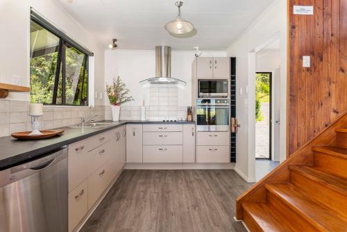 外觀, Splendour on Spencer - Lake Tarawera Holiday Home in 塔拉韋拉湖