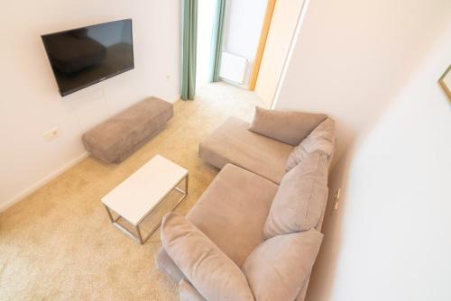 2 twin beds, 1 sofa bed