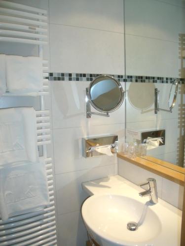 Zimmer mit 2 einzelbetten, dusche