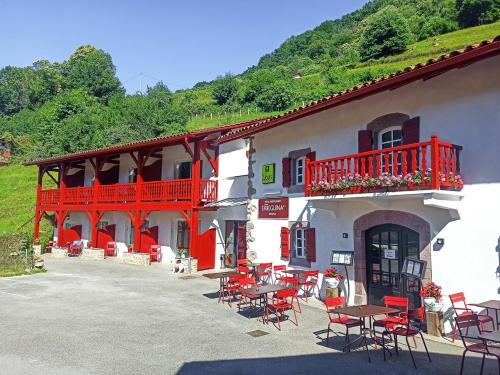 . Logis Hotel Erreguina