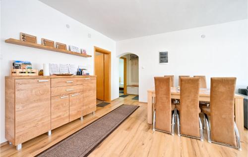 virtuve, Awesome Home In Globocec Ludbrecki in Ludbreg
