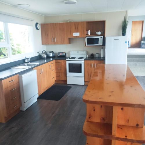 2 bedrooms, 5 beds