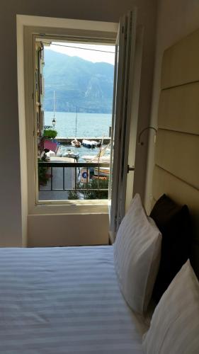 Deluxe Double or Twin Room with Lake View