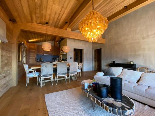 Chalet 7 Luxury Chalet with Cinema room