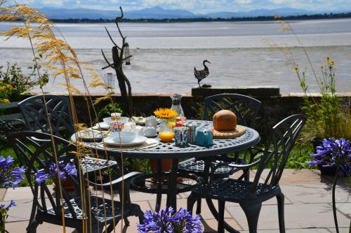 Їжа та напої, The Waterside Rooms in Аннан