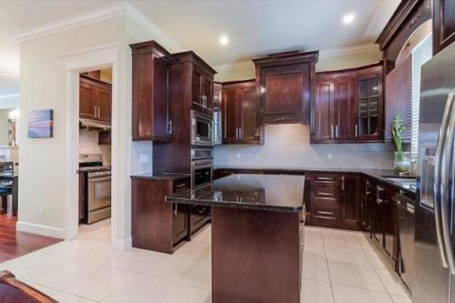 Kitchen, Imperial House in Burnaby (BC)