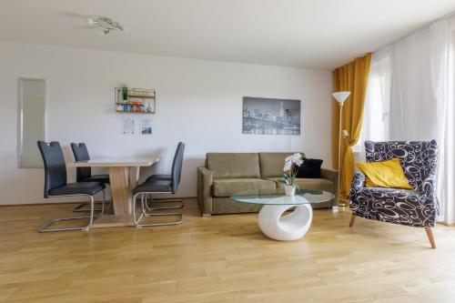 Vienna City and SPA - Modern Apartments next to Therme Wien & 15 Minutes to the City Center - image 2