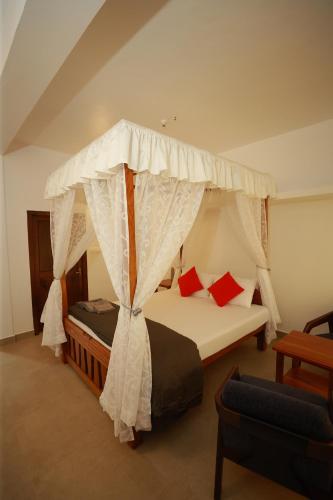 1 double bed, 1 twin bed