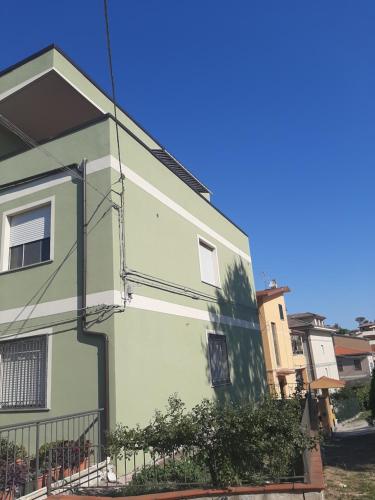 Casa vacanza Colle Renazzo con terrazzo in collina 15 min. dal mare