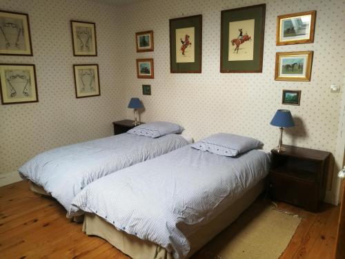 2 twin beds