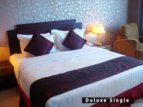 Crown Hotel Room Type - Deluxe Double Room