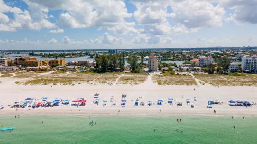Stunning Beachfront! Unit #2