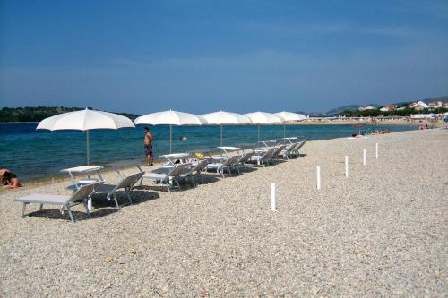 strand, Apartments by the sea Srima - Vodice, Vodice - 18853 in Srima