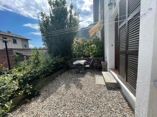 Terraced house with garden in Dongo - Larihome A13