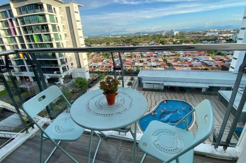 #1.3 Cozy 7Pax Large Beds 2B1R Vivacity Kuching Jazz Suites, Kuching