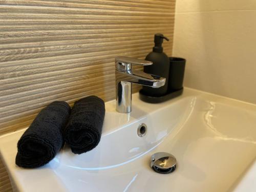 One-Bedroom Apartment image 8