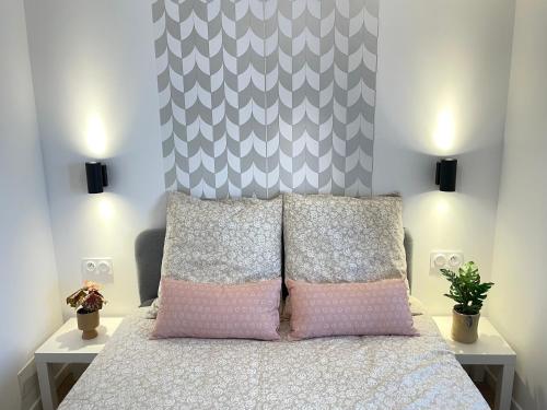 One-Bedroom Apartment image 6
