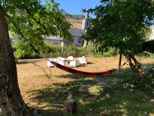 Gezellige villa met open haard en zonnige tuin.