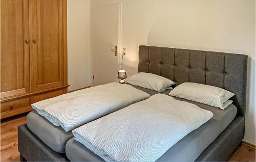 4 Bedroom Cozy Home In Nimsreuland