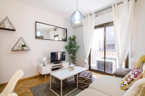Bright & Spacious- City Center- 2Rooms-2Bathrooms, Madrid (photo 2)