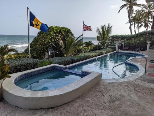 Breezy Ocean Front Condo Close to The Best Beaches photo 1