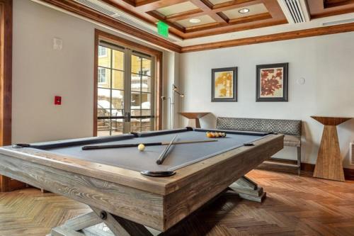 Vail Ritz Carlton 4 Bed - image 12