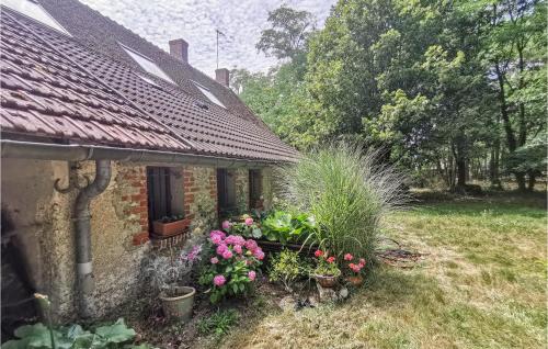 3 Bedroom Cozy Home In Selles-sur-cher