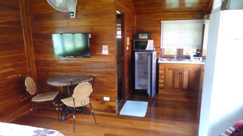 Golden Teak Resort Baan Sapparot Ideally located in the prime touristic area of Kamala, Golden Teak Resort Baan Sapparot promises a relaxing and wonderful visit. The hotel has everything you need for a comfortable stay. Service-minde