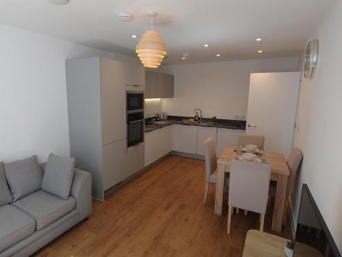 1 Bedroom Jewellery Quarter Apartment, Birmingham (zdjęcie 2)