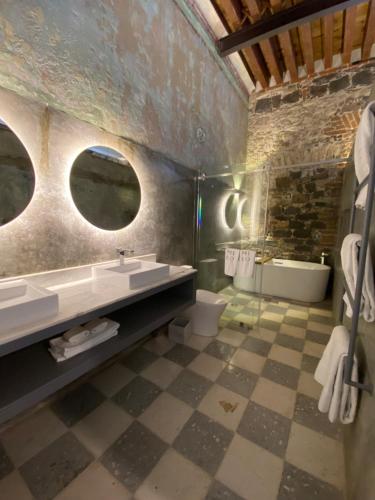 381401331 Milo Collection Hotel
