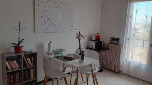 Oprema, Bel appartement avec grande terrasse ensoleillée et jardin (Bel appartement avec grande terrasse ensoleillee et jardin) in Clos Banet