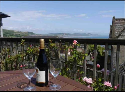 Fantastic spacious house with beautiful panoramic views of the bay Only a few minutes walk from beac