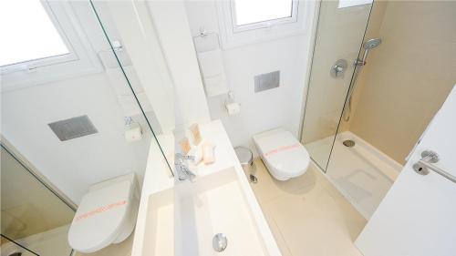 Five-Bedroom Villa image 10