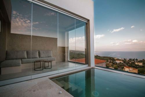 Mani Luxury Suites and Studios in Gytheio with Private Pools