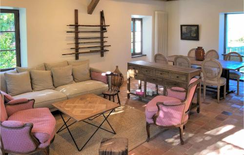 Beautiful home in Saint-Cyr-en-Arthies with WiFi and 3 Bedrooms