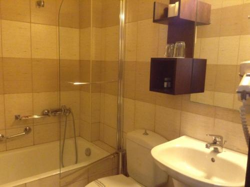 Single Room image 3