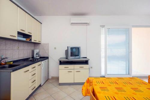Apartments by the sea Mastrinka Ciovo - 4836 - image 13
