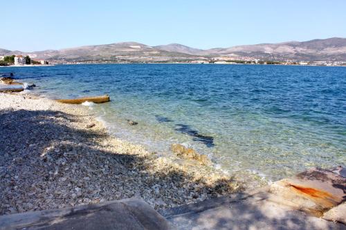 Family friendly seaside apartments Arbanija Ciovo - 5220 - image 9