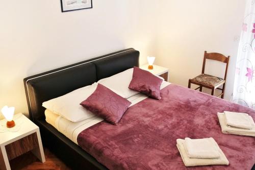 Apartments with a parking space Kastel Stafilic Kastela - 5219 - image 3