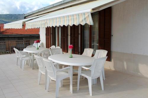 Apartments with a parking space Kastel Stafilic Kastela - 5219 - image 2