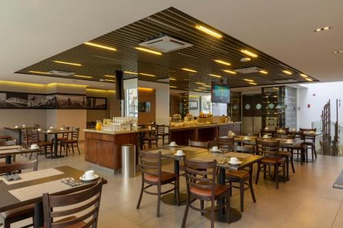 Restaurante, Hotel Capital Bellet in Santiago