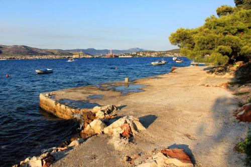 Apartments by the sea Okrug Donji, Ciovo - 7607 in Trogir