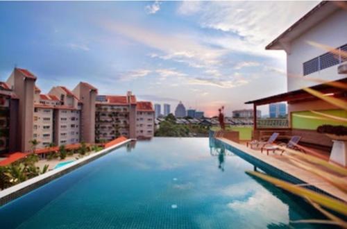 Swimming pool, Peninsula Residents All Suite Hotel near Gloria Jeans Damansara Heights