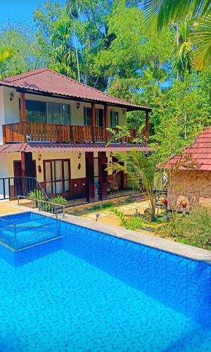 Lakefront Beach Homes - Aduvathuruthu