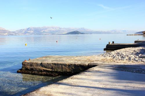 Apartments by the sea Arbanija Ciovo - 9423 - image 2