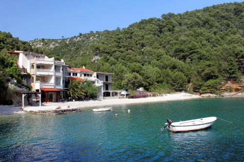 Seaside secluded apartments Cove Smokvina Hvar - 9501 - image 2