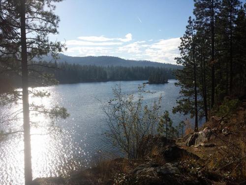 River Cove Elegant Waterfront Bed & Breakfast – Post Falls, ID