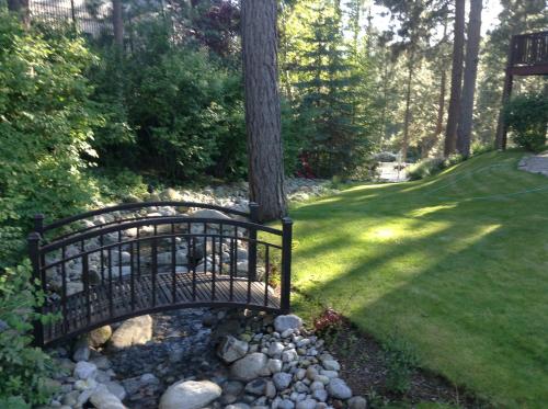River Cove Elegant Waterfront Bed & Breakfast – Post Falls, ID