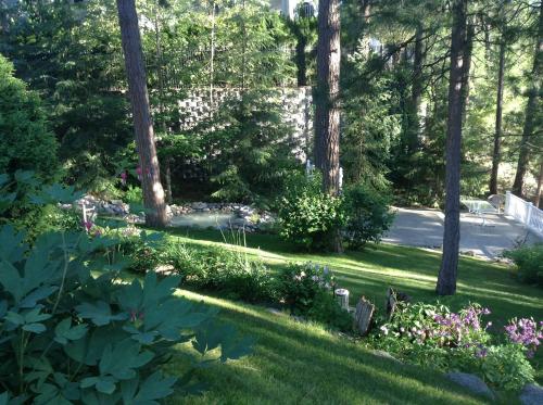 River Cove Elegant Waterfront Bed & Breakfast – Post Falls, ID