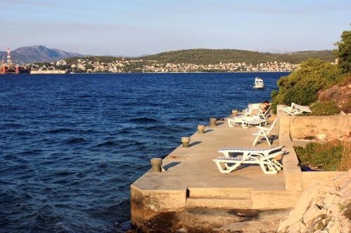  Apartments by the sea Okrug Donji, Ciovo - 11144 in Okrug Gornji